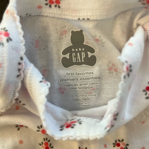 3 Baby Gap Outfits 0-3M - Picture 5 of 7